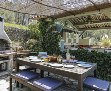 IMG_0473 BBQ dining area